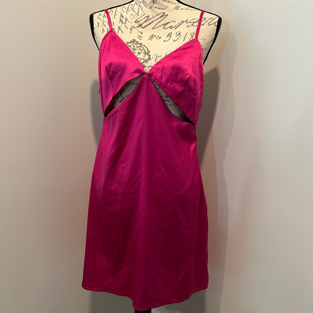 NWT Showpo Pink Mini Dress Satiny Front Cutouts V-Neck Spaghetti Straps Size 8 - Picture 2 of 5